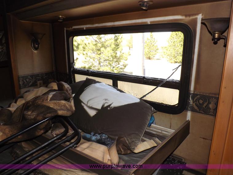 image for item K3829 2004 Freightliner XC Fleetwood RV