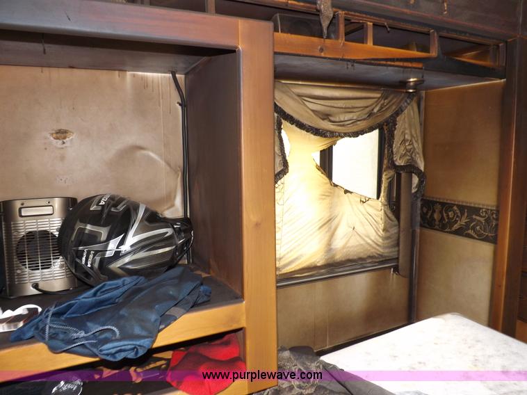 image for item K3829 2004 Freightliner XC Fleetwood RV