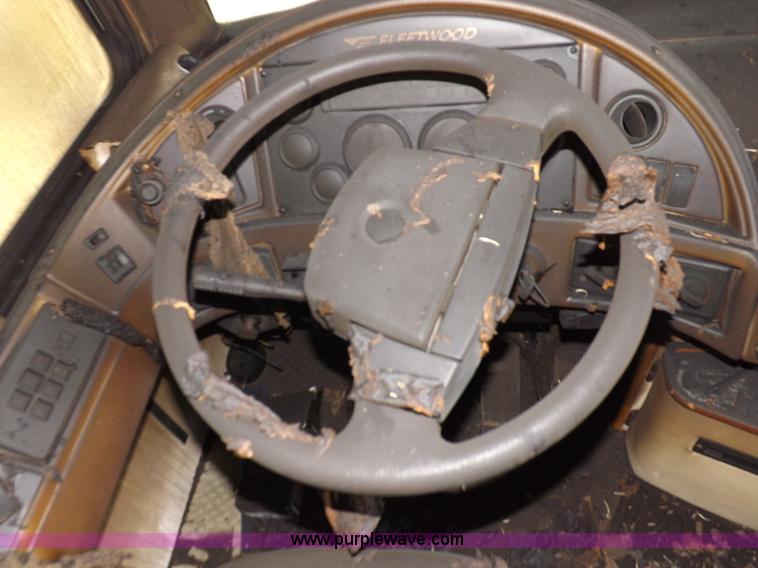 image for item K3829 2004 Freightliner XC Fleetwood RV