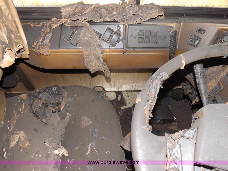 image for item K3829 2004 Freightliner XC Fleetwood RV