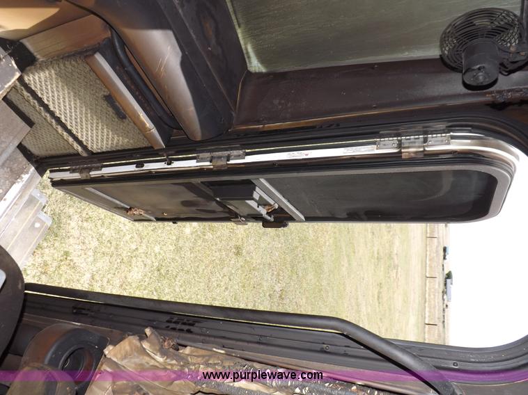 image for item K3829 2004 Freightliner XC Fleetwood RV