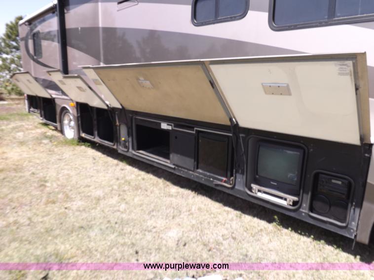 image for item K3829 2004 Freightliner XC Fleetwood RV