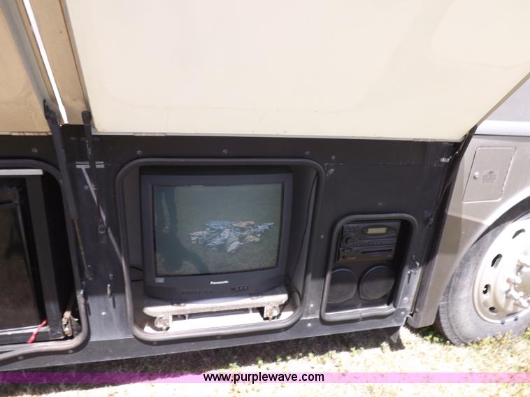 image for item K3829 2004 Freightliner XC Fleetwood RV