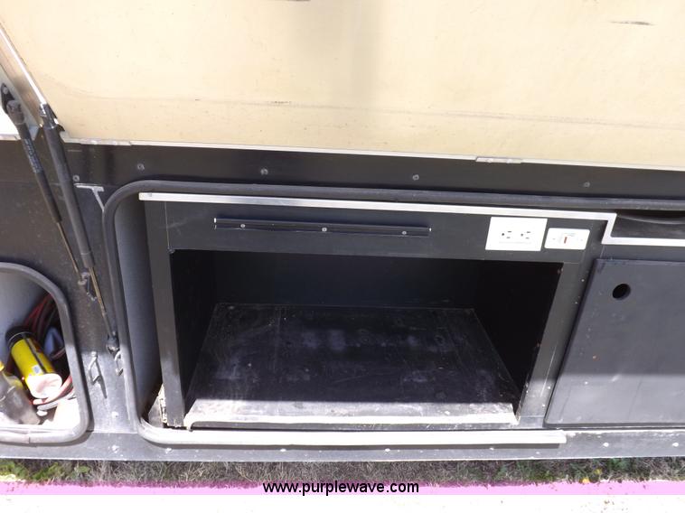 image for item K3829 2004 Freightliner XC Fleetwood RV