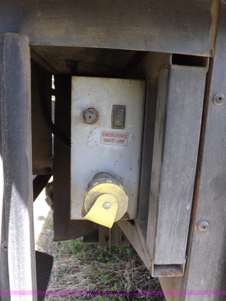 image for item K3829 2004 Freightliner XC Fleetwood RV