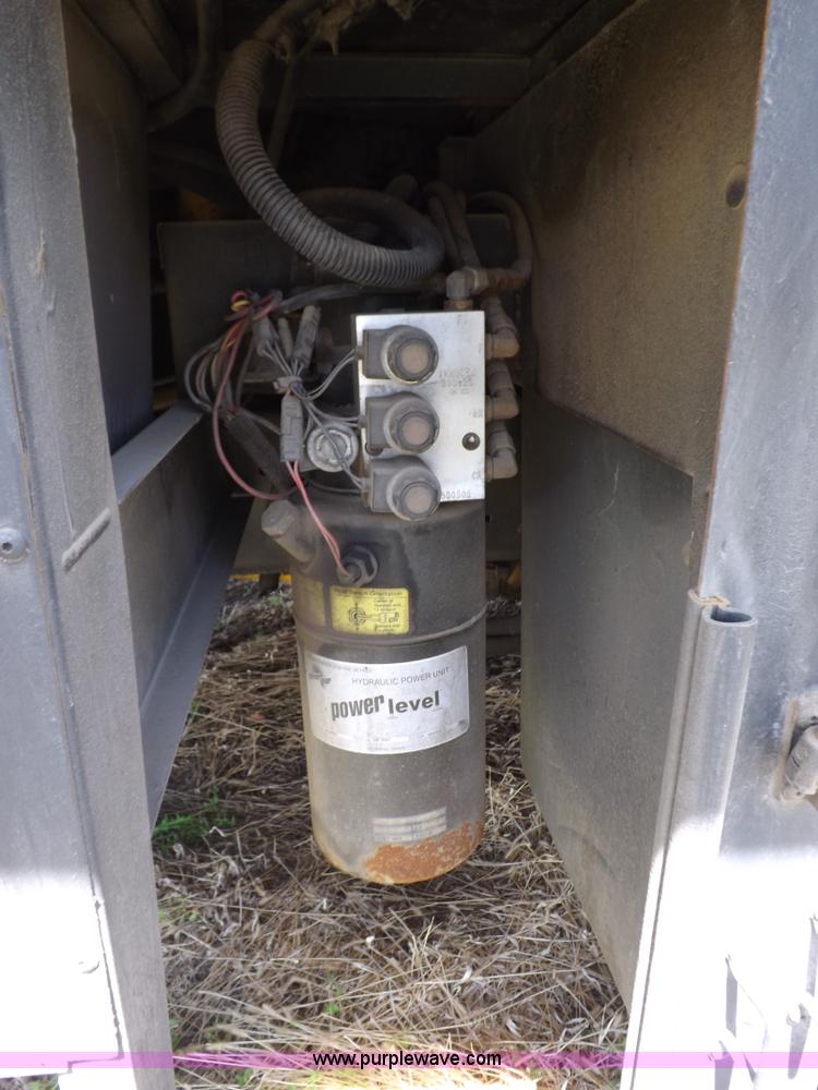 image for item K3829 2004 Freightliner XC Fleetwood RV