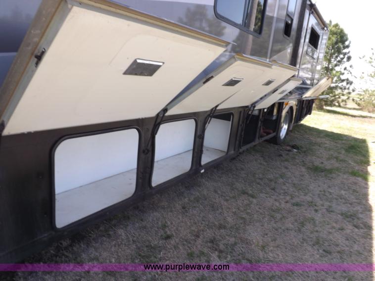 image for item K3829 2004 Freightliner XC Fleetwood RV