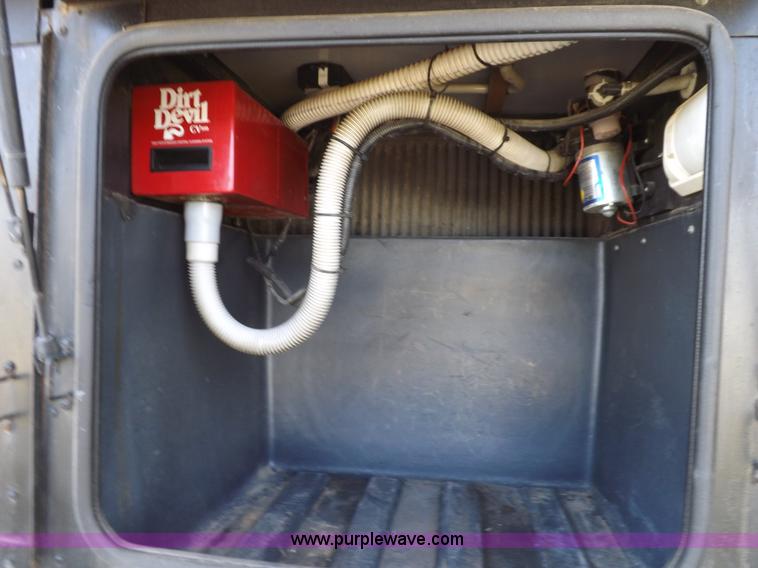 image for item K3829 2004 Freightliner XC Fleetwood RV