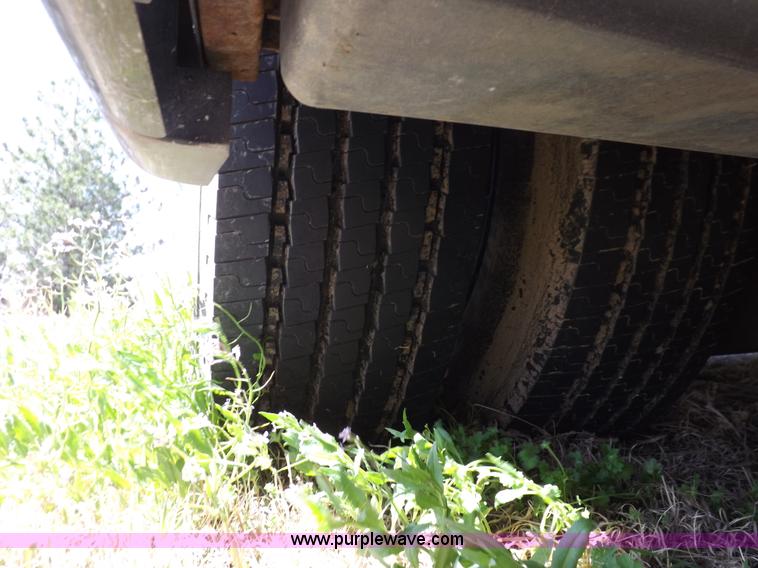 image for item K3829 2004 Freightliner XC Fleetwood RV