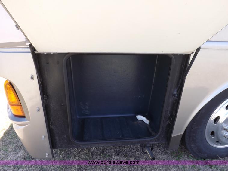 image for item K3829 2004 Freightliner XC Fleetwood RV