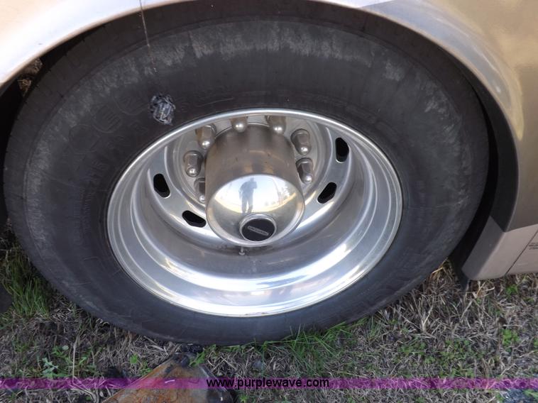 image for item K3829 2004 Freightliner XC Fleetwood RV