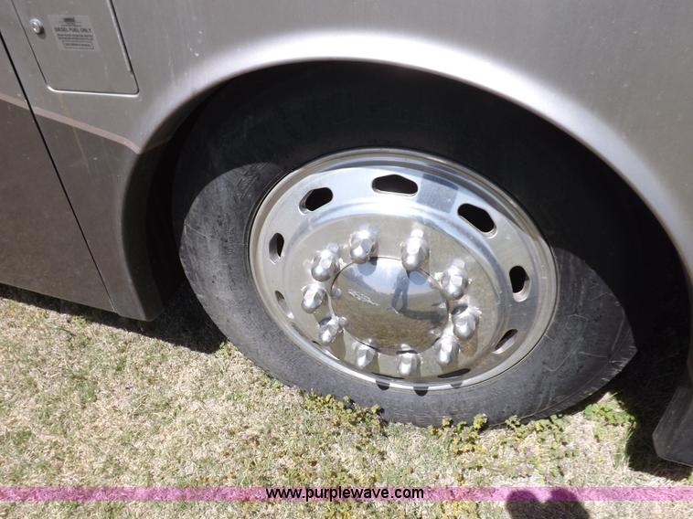 image for item K3829 2004 Freightliner XC Fleetwood RV