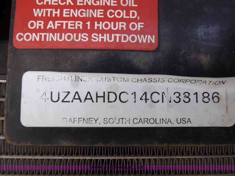 image for item K3829 2004 Freightliner XC Fleetwood RV