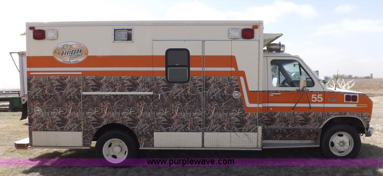image for item K3833 1980 Ford Chateau ambulance
