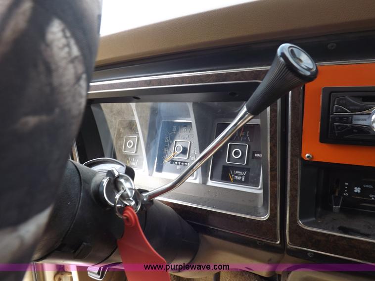 image for item K3833 1980 Ford Chateau ambulance