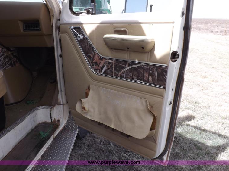 image for item K3833 1980 Ford Chateau ambulance