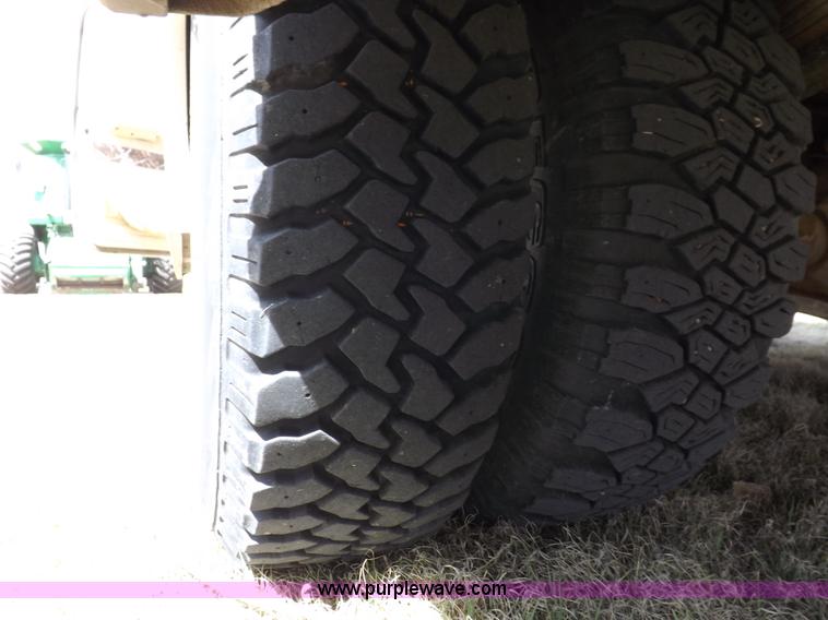 image for item K3833 1980 Ford Chateau ambulance