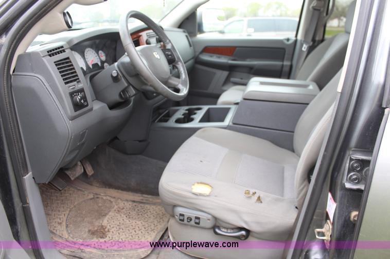 image for item K6853 2006 Dodge Ram 2500 Mega Cab pickup truck