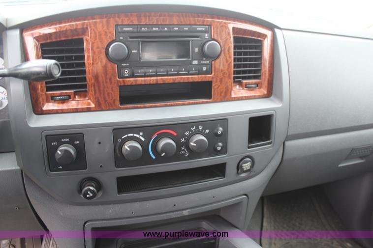 image for item K6853 2006 Dodge Ram 2500 Mega Cab pickup truck