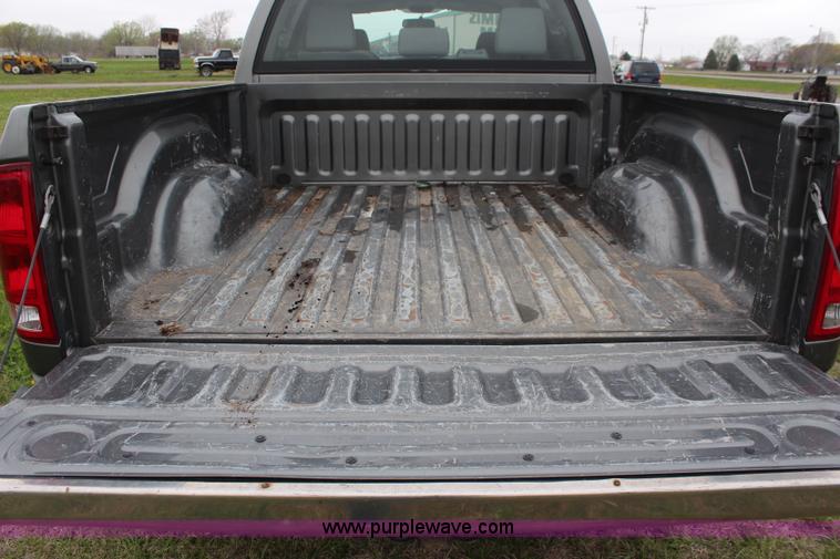image for item K6853 2006 Dodge Ram 2500 Mega Cab pickup truck