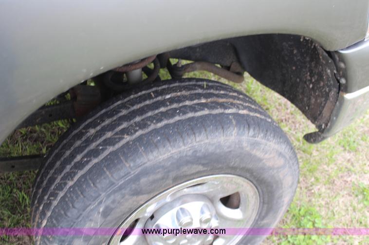 image for item K6853 2006 Dodge Ram 2500 Mega Cab pickup truck