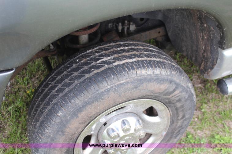 image for item K6853 2006 Dodge Ram 2500 Mega Cab pickup truck