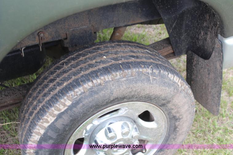 image for item K6853 2006 Dodge Ram 2500 Mega Cab pickup truck