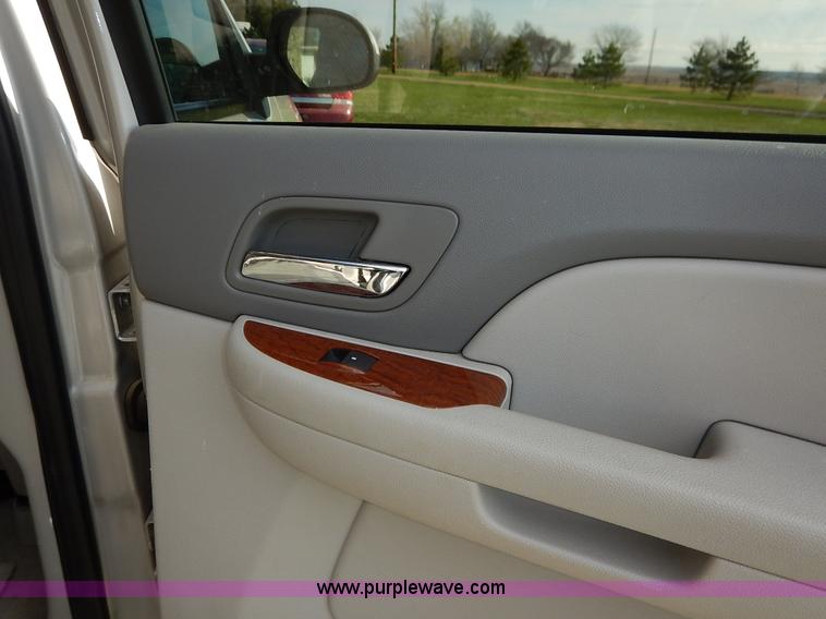 image for item K7360 2007 GMC Yukon SLE SUV