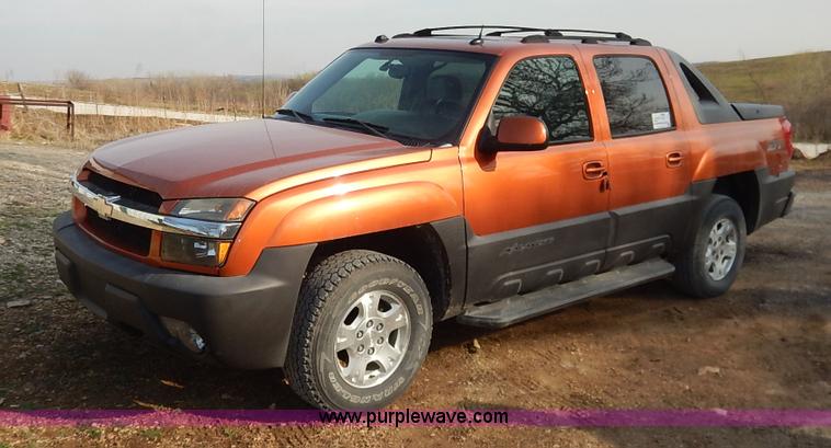 image for item K7398 2004 Chevrolet Avalanche 1500 Z71 pickup truck
