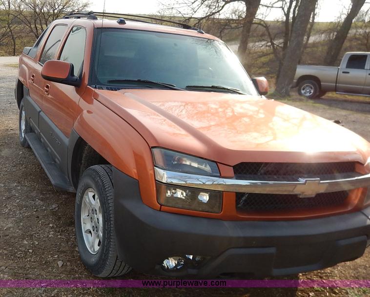 image for item K7398 2004 Chevrolet Avalanche 1500 Z71 pickup truck