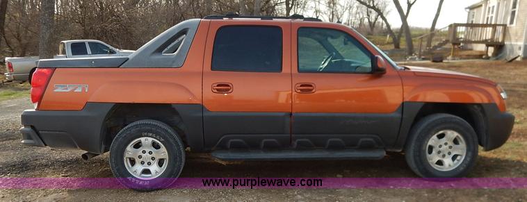 image for item K7398 2004 Chevrolet Avalanche 1500 Z71 pickup truck