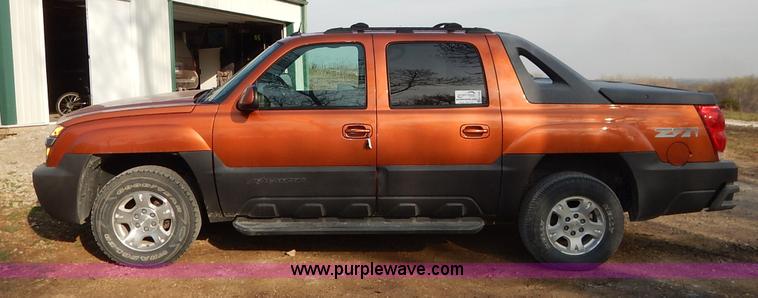 image for item K7398 2004 Chevrolet Avalanche 1500 Z71 pickup truck