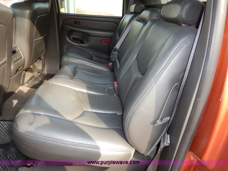 image for item K7398 2004 Chevrolet Avalanche 1500 Z71 pickup truck