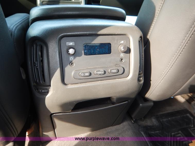 image for item K7398 2004 Chevrolet Avalanche 1500 Z71 pickup truck