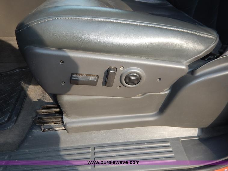 image for item K7398 2004 Chevrolet Avalanche 1500 Z71 pickup truck