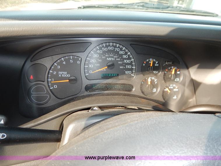 image for item K7398 2004 Chevrolet Avalanche 1500 Z71 pickup truck