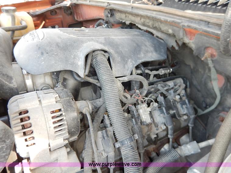 image for item K7398 2004 Chevrolet Avalanche 1500 Z71 pickup truck