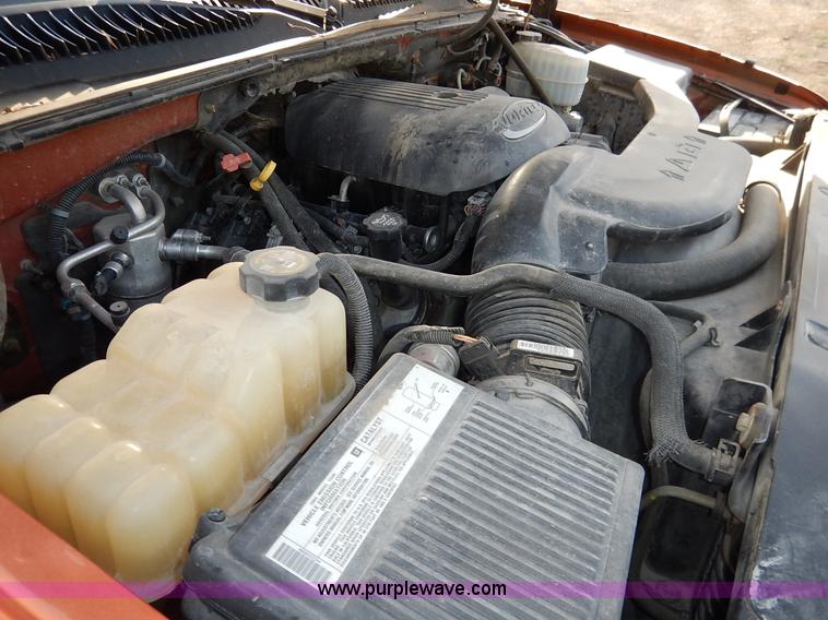 image for item K7398 2004 Chevrolet Avalanche 1500 Z71 pickup truck