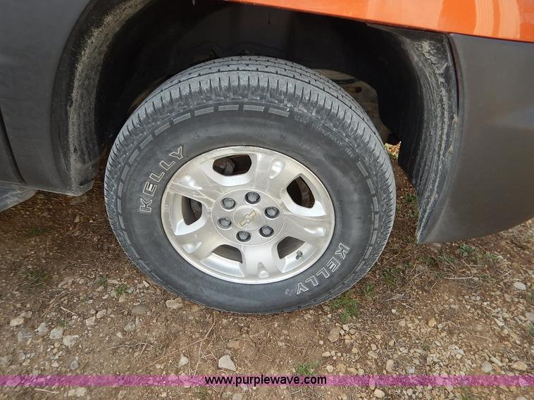 image for item K7398 2004 Chevrolet Avalanche 1500 Z71 pickup truck