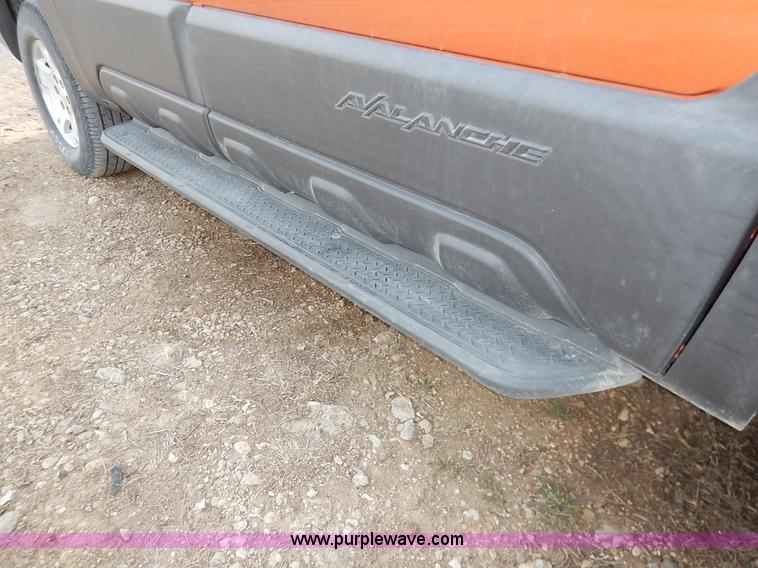 image for item K7398 2004 Chevrolet Avalanche 1500 Z71 pickup truck