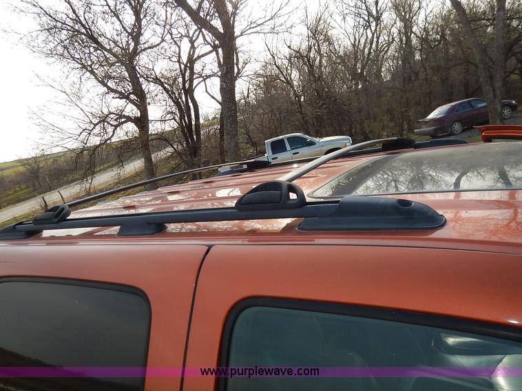 image for item K7398 2004 Chevrolet Avalanche 1500 Z71 pickup truck