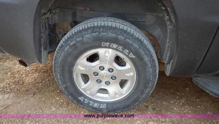 image for item K7398 2004 Chevrolet Avalanche 1500 Z71 pickup truck