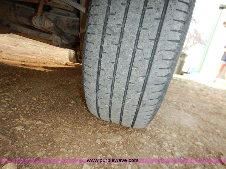 image for item K7398 2004 Chevrolet Avalanche 1500 Z71 pickup truck