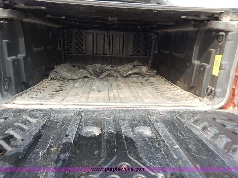 image for item K7398 2004 Chevrolet Avalanche 1500 Z71 pickup truck