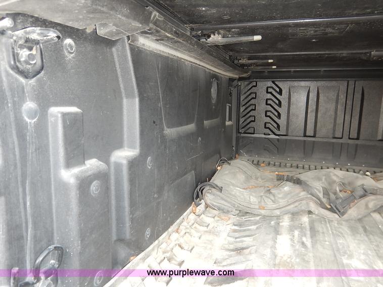 image for item K7398 2004 Chevrolet Avalanche 1500 Z71 pickup truck