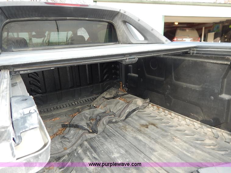 image for item K7398 2004 Chevrolet Avalanche 1500 Z71 pickup truck