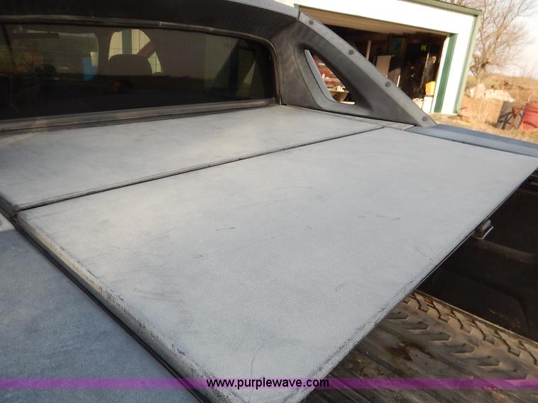 image for item K7398 2004 Chevrolet Avalanche 1500 Z71 pickup truck