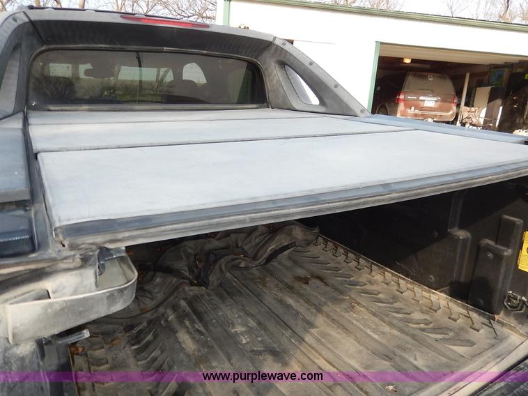 image for item K7398 2004 Chevrolet Avalanche 1500 Z71 pickup truck