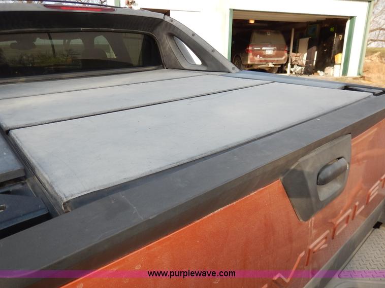 image for item K7398 2004 Chevrolet Avalanche 1500 Z71 pickup truck