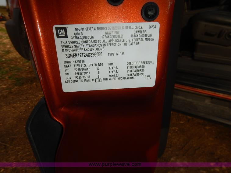 image for item K7398 2004 Chevrolet Avalanche 1500 Z71 pickup truck